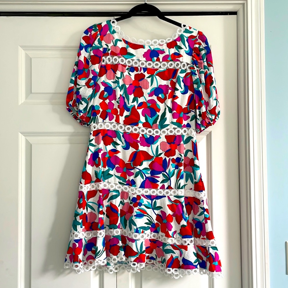 FUN floral mini dress!! Size L. EUC worn only once!!